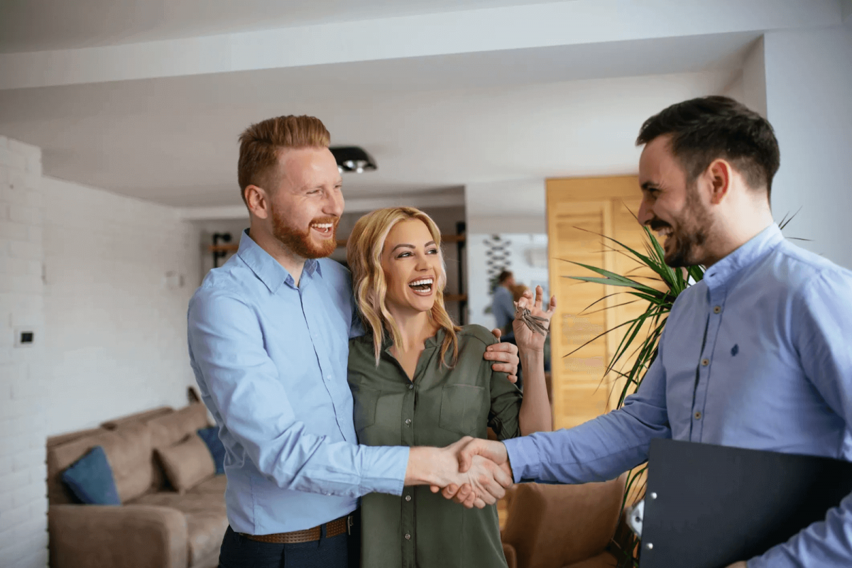 What Does an Estate Agent Do?