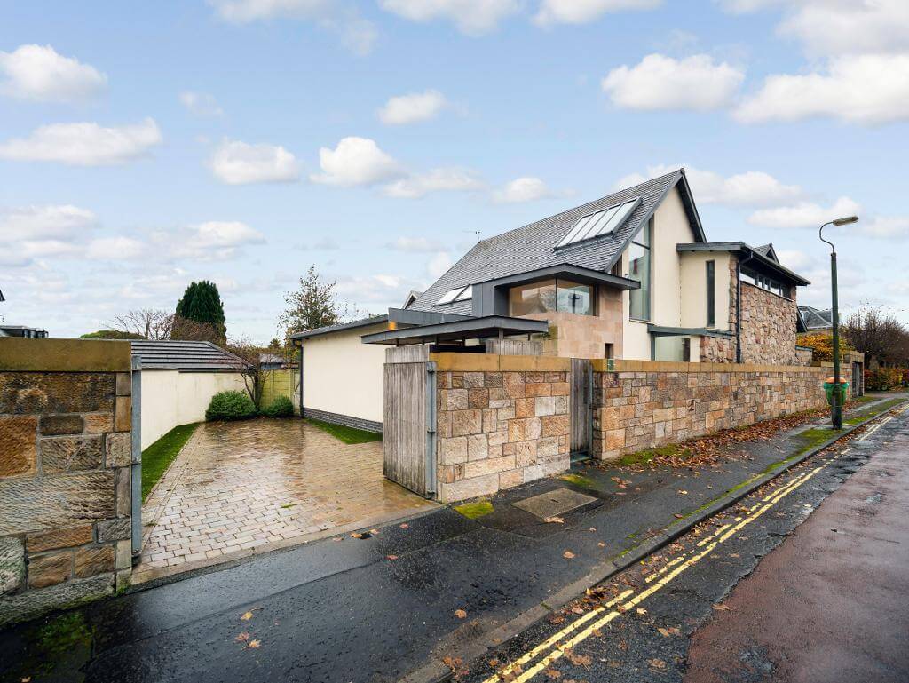 4 Bedroom House for Sale in Lenzie