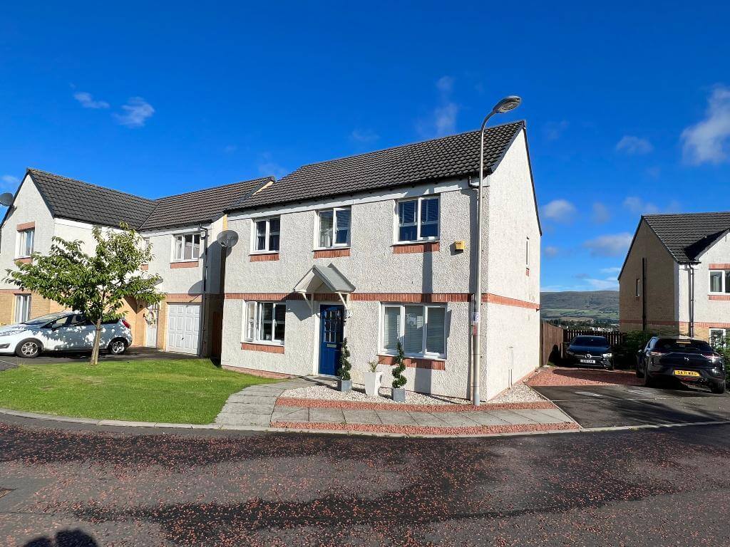 4 Bedroom House for Sale in Farm Wynd, Lenzie